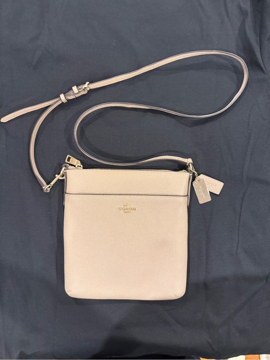 Coach Handbags - Coach Kitt Messenger Pebbled Leather Crossbody in Cream